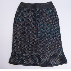 CHANEL Fall '02 Black/Navy Boucle Skirt Sz 6/38